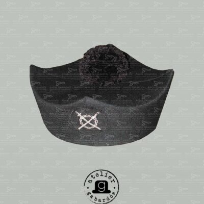 BONETE 4 PICOS CON ESCUDO